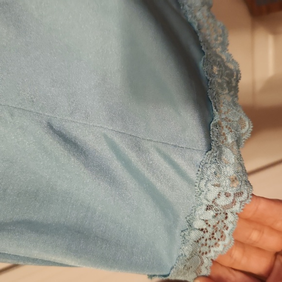 Victorias Secret cami top - Picture 2 of 5